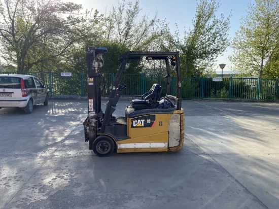 електрокар CATERPILLAR